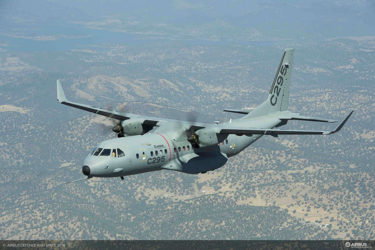 ក្រុមហ៊ុន Airbus ណែនាំយន្តហោះប្រឆាំងនាវាមុជទឹក C295 នៅឯពិព័រណ៍ការពារជាតិវៀតណាម - ៣ Airbus giới thiệu máy bay săn ngầm C295 tại Triển lãm Quốc phòng Việt Nam - 3