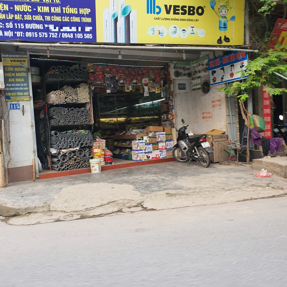 Chưa chính thức nới lỏng, nhiều cửa hàng đã mở toang cửa kinh doanh - 3 Chưa chính thức nới lỏng, nhiều cửa hàng đã mở toang cửa kinh doanh - 3