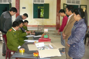 Chở pháo lậu trong két sắt