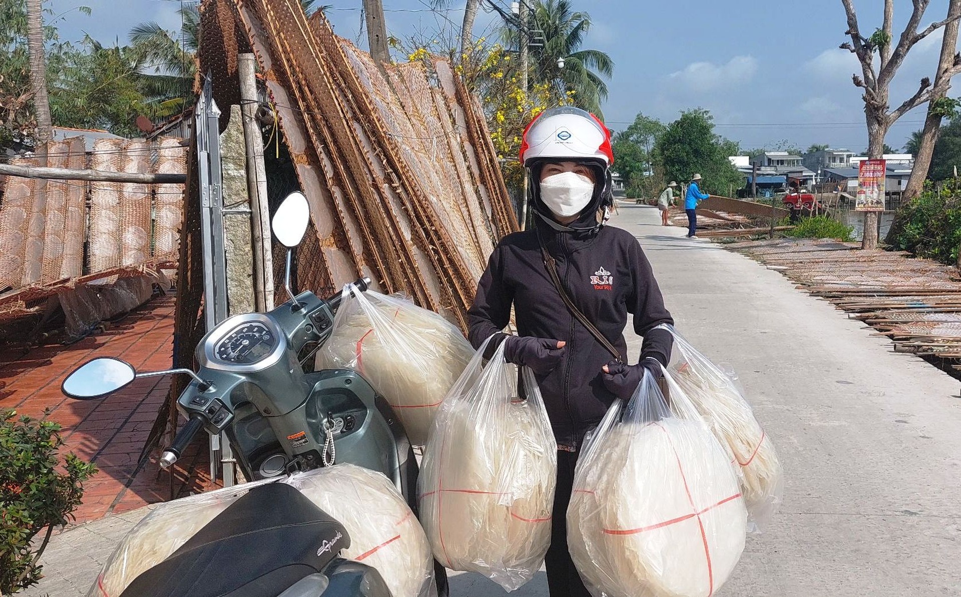 Làng nghề bánh tráng 100 tuổi tất bật những ngày giáp Tết - 16 Làng nghề bánh tráng 100 tuổi tất bật những ngày giáp Tết - 16