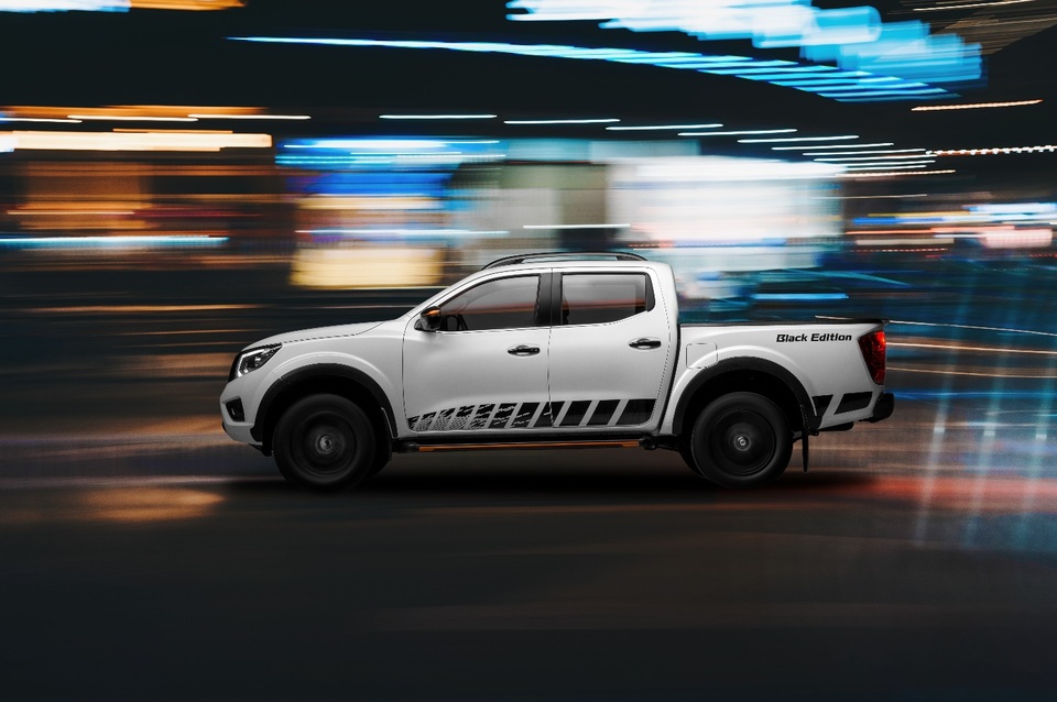 Nissan Việt Nam chính thức ra mắt phiên bản Navara Black Edition A-IVI - 1 Nissan Việt Nam chính thức ra mắt phiên bản Navara Black Edition A-IVI - 1
