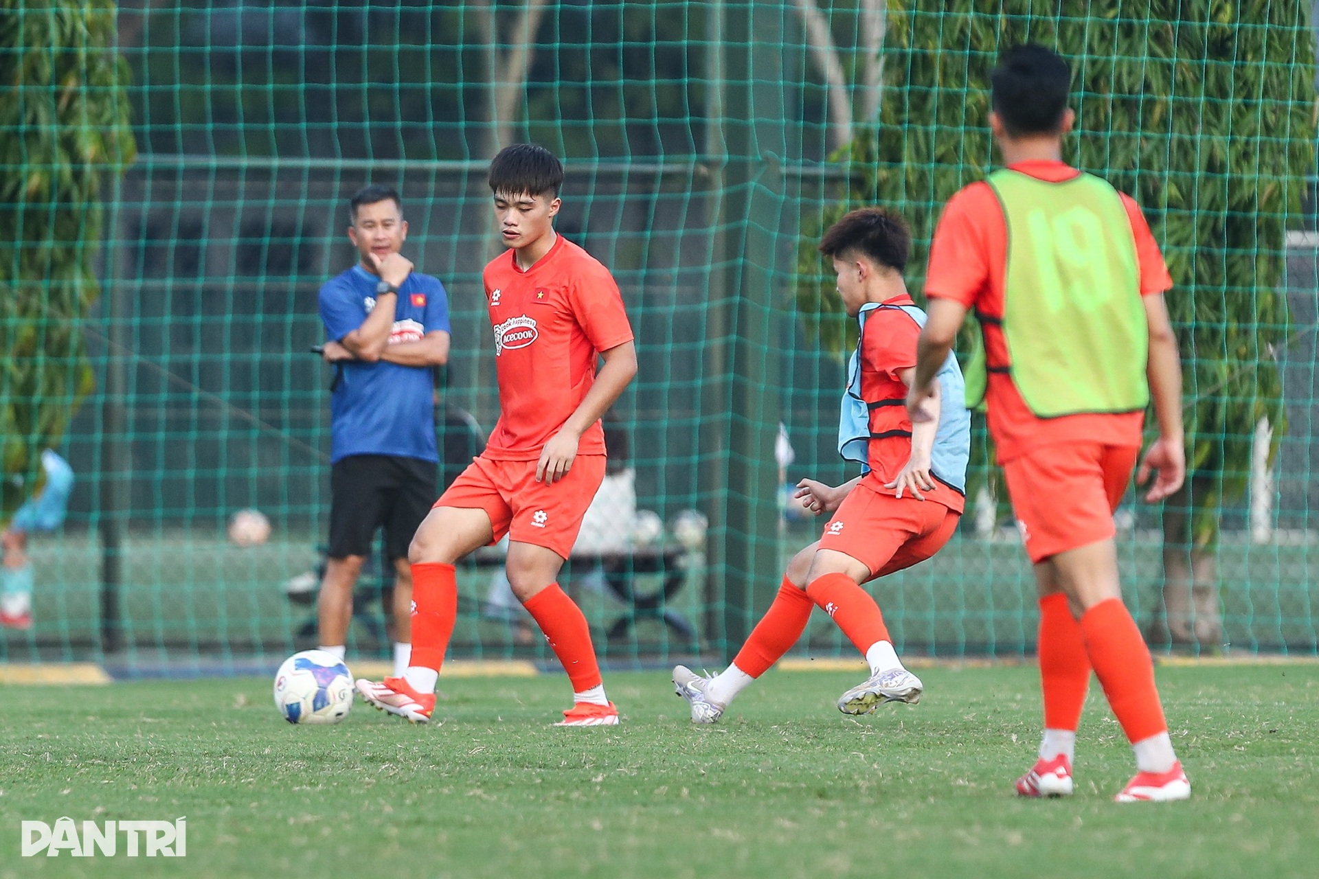 Ngôi sao Việt kiều Bùi Alex tích cực tập luyện cùng U22 Việt Nam - 3