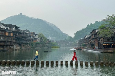 Tour Trung Quốc Phượng Hoàng Cổ Trấn "hút" khách Việt