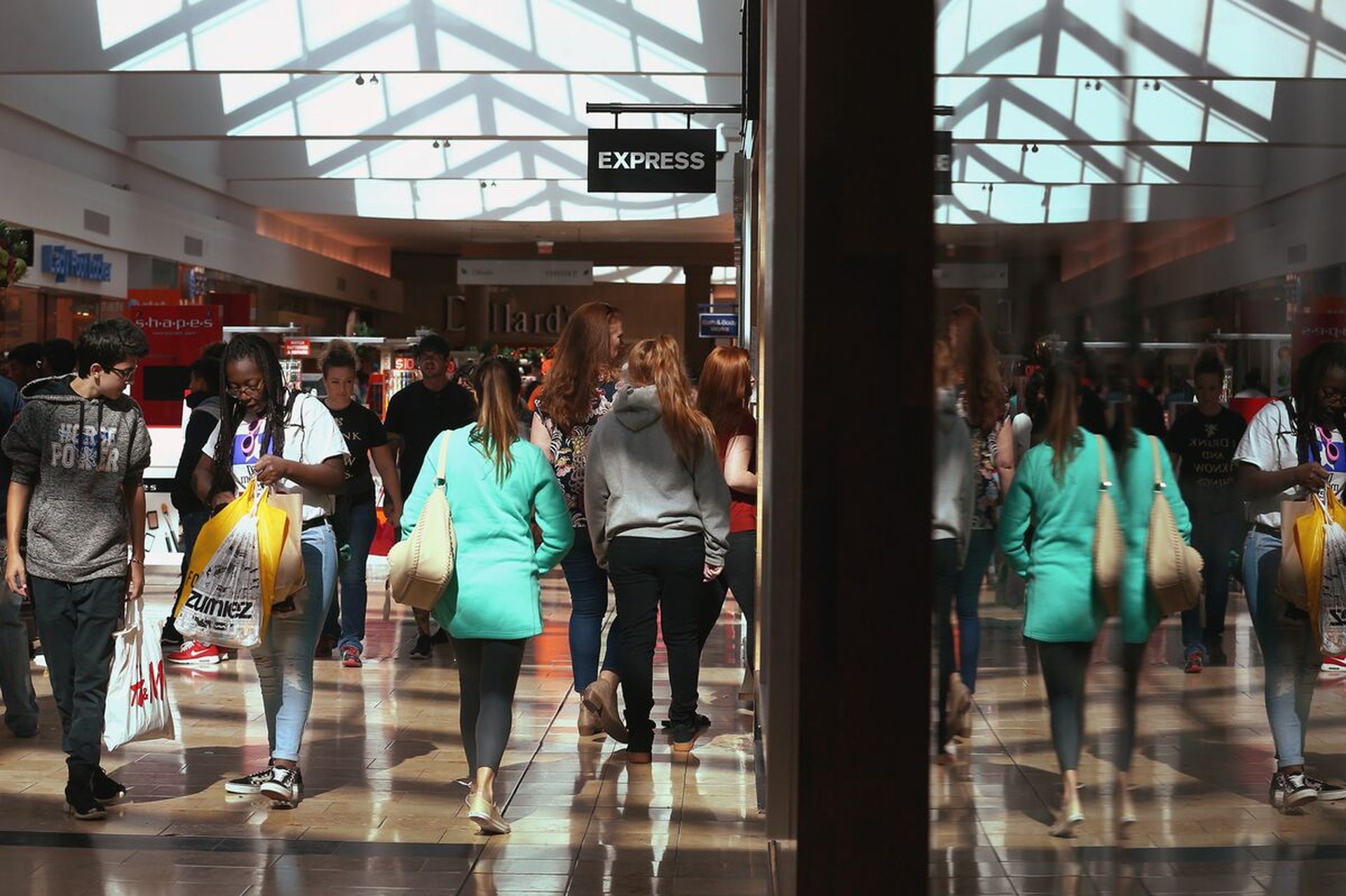 Tín hiệu vui ở Mỹ, châu Âu dịp Black Friday: Người dân rộn ràng săn sale - 10 Tín hiệu vui ở Mỹ, châu Âu dịp Black Friday: Người dân rộn ràng săn sale - 10