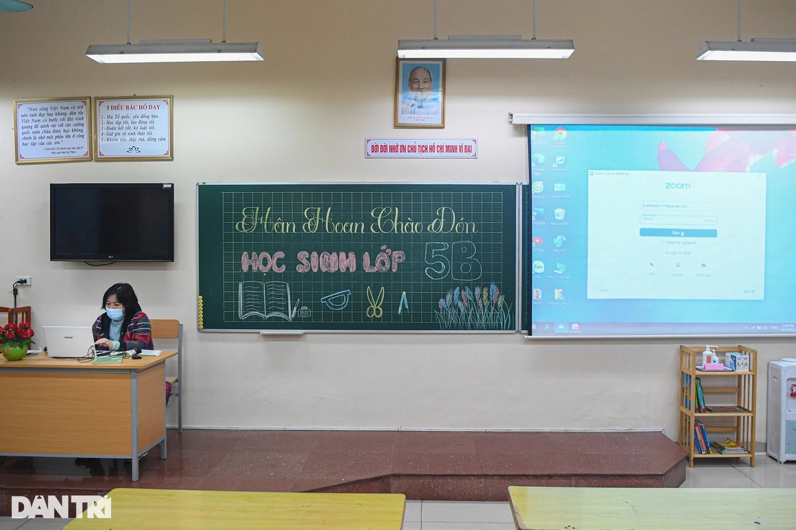 Giáo viên ở Hà Nội vào vai học sinh diễn tập đón trẻ lớp 1-6 trở lại trường - 15 Giáo viên ở Hà Nội vào vai học sinh diễn tập đón trẻ lớp 1-6 trở lại trường - 15