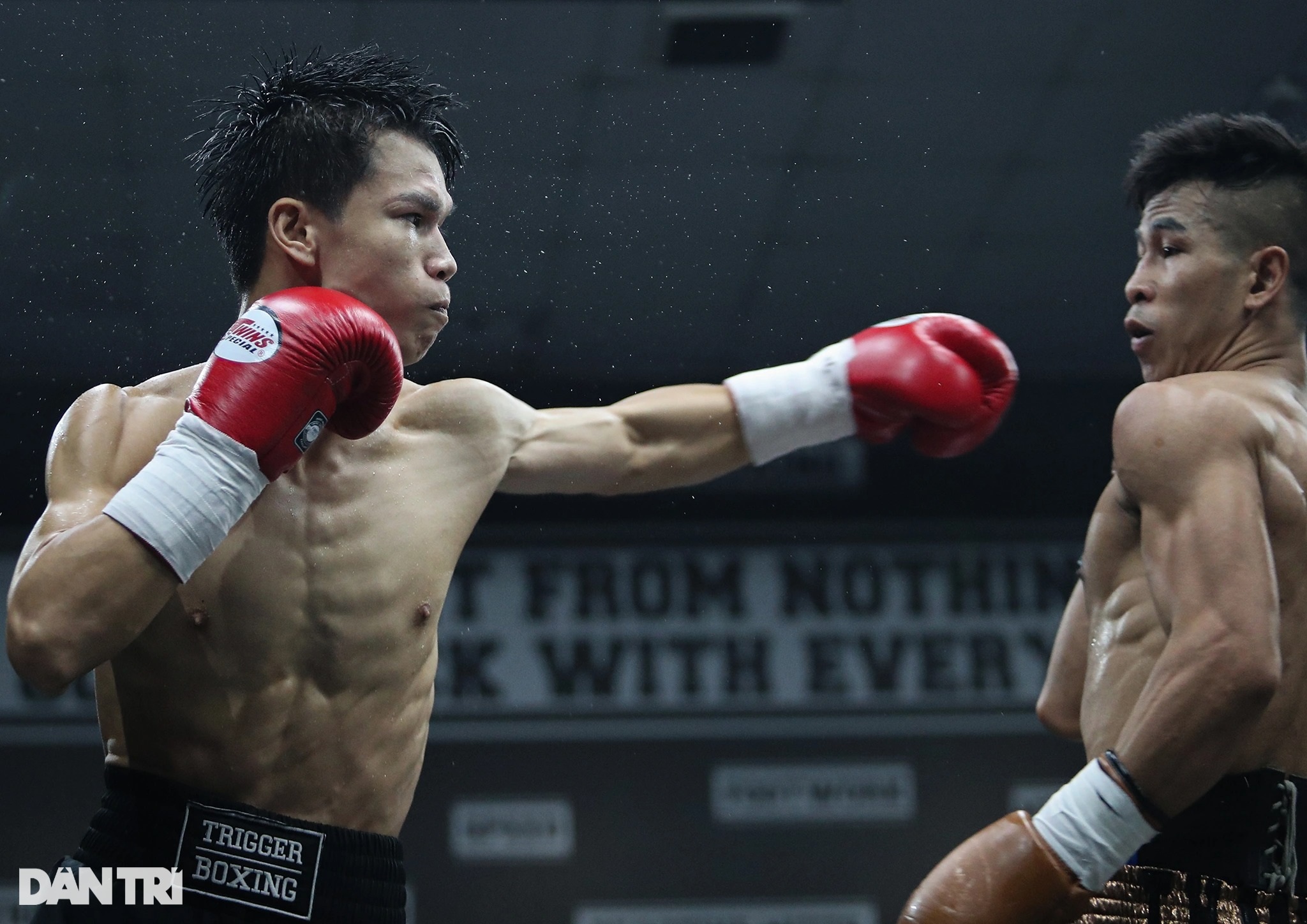 Nhà vô địch WBC châu Á Trần Văn Thảo hạ knock-out tay đấm Thái Lan - 3 Nhà vô địch WBC châu Á Trần Văn Thảo hạ knock-out tay đấm Thái Lan - 3