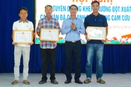 Khen thưởng 3 cá nhân cứu 13 du khách bị đuối nước