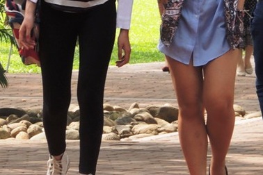 Thời trang “nhức mắt” từ phố vào giảng đường