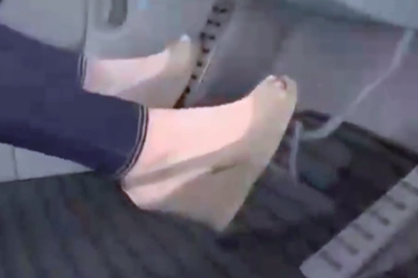 Kẹt chân ga trên cao tốc, xử lí thế nào an toàn nhất?