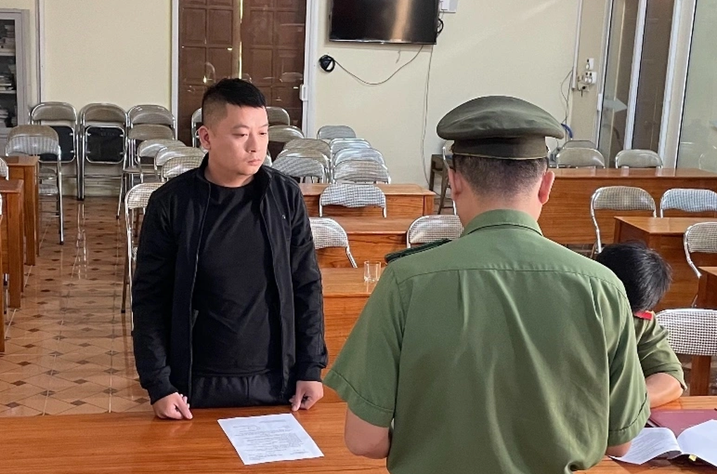 Bắt tạm giam đối tượng trong đường dây đánh bạc của Phan Sào Nam - 1 Bắt tạm giam đối tượng trong đường dây đánh bạc của Phan Sào Nam - 1