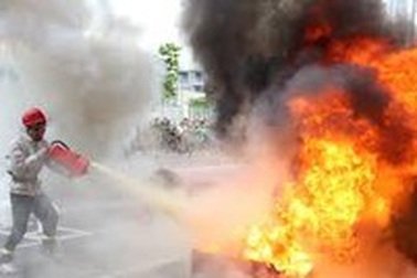 Bị phát hiện quan hệ bất chính, người chồng dùng thuốc nổ tự sát tại nhà