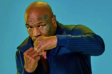 Mike Tyson thách đấu võ sĩ quyền anh Canelo Alvarez