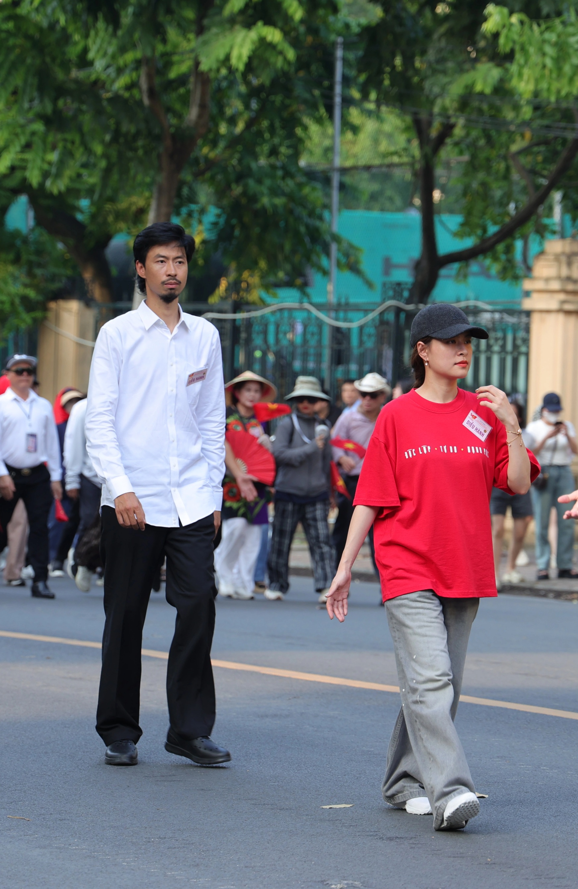 Khoảnh khắc đáng yêu Hoàng Thùy Linh và Đen Vâu cùng tập luyện cho A80 - 13 Khoảnh khắc đáng yêu Hoàng Thùy Linh và Đen Vâu cùng tập luyện cho A80 - 13