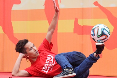 VĐV tâng bóng số 1 Việt Nam mở màn lễ hội nghệ thuật đường phố