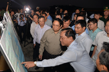 Thủ tướng Phạm Minh Chính khảo sát đê biển Gò Công