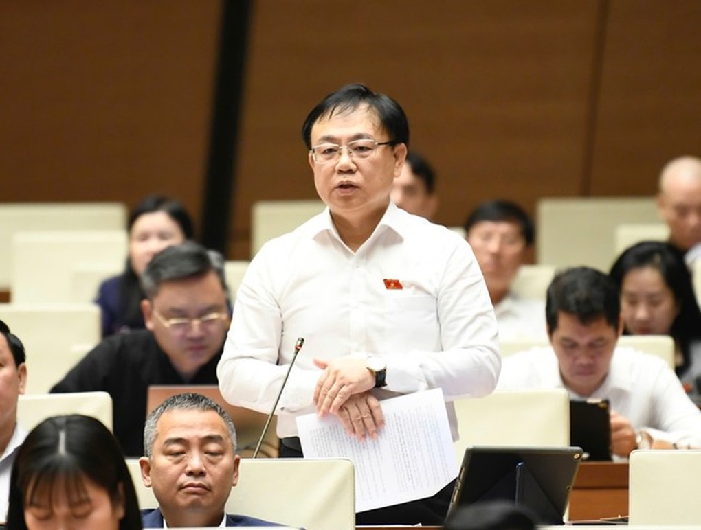 Một công chức nếu không ăn gì cả, vài trăm năm mới mua được nhà - 1 Một công chức nếu không ăn gì cả, vài trăm năm mới mua được nhà - 1