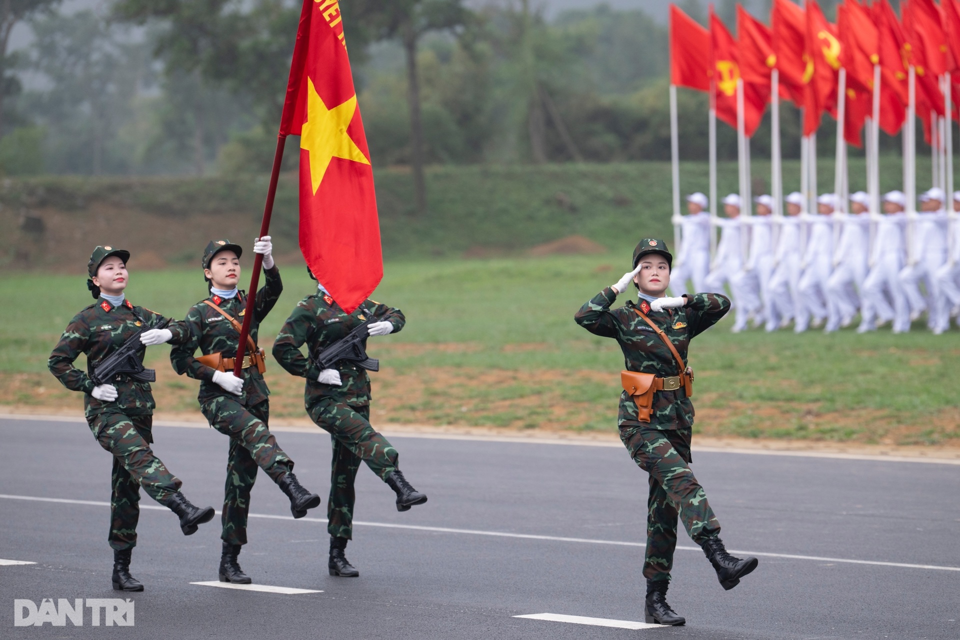 Ngắm các nữ chiến sĩ quân đội xinh đẹp luyện tập diễu binh, diễu hành - 8 Ngắm các nữ chiến sĩ quân đội xinh đẹp luyện tập diễu binh, diễu hành - 8