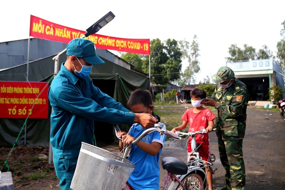 Những chiến sĩ Biên phòng ngày đêm căng mình chống Covid-19 - 6 Những chiến sĩ Biên phòng ngày đêm căng mình chống Covid-19 - 6