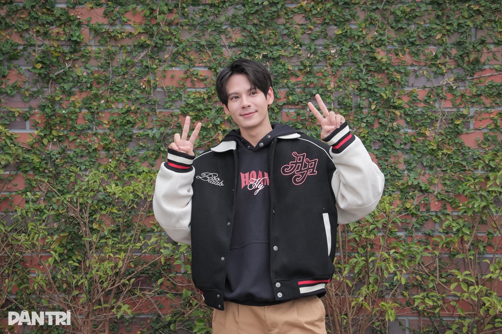 Hotboy 1,78m Cha tôi, người ở lại: Học đàn nguyệt, được Thái Sơn ưu ái - 6 Hotboy 1,78m Cha tôi, người ở lại: Học đàn nguyệt, được Thái Sơn ưu ái - 6
