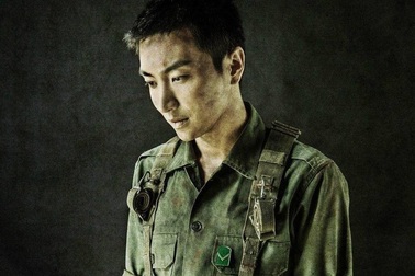 Lee Teuk trở lại doanh trại quân đội sau đại tang của bố và ông bà nội