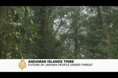 Bộ lạc sống biệt lập 55.000 năm bị khách du lịch lạm dụng khỏa thân để mua vui