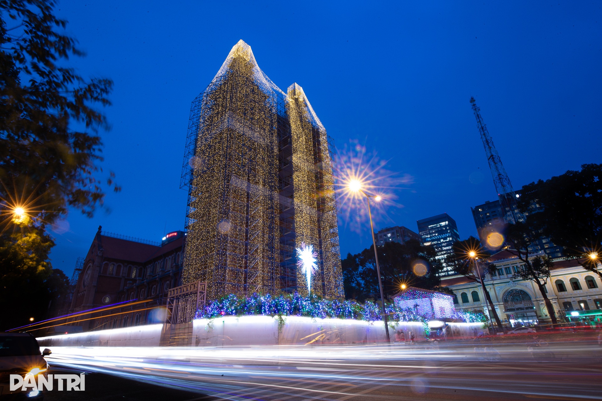 Nhiều nhà thờ ở TPHCM rực rỡ ánh đèn đón Giáng sinh - 1 Nhiều nhà thờ ở TPHCM rực rỡ ánh đèn đón Giáng sinh - 1