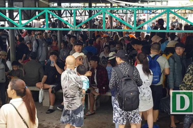 Nha Trang: Khách Trung Quốc nhộn nhịp ở bến tàu du lịch đầu năm 2018