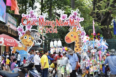 Khu vui chơi đông nghẹt sáng mùng 2 Tết