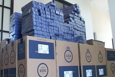 Bắt giữ 20.000 bao thuốc lá ngoại nhập lậu vào Việt Nam