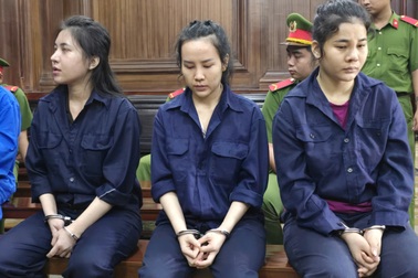 Nhóm phụ nữ đi "xử" tình địch nhưng đâm nhầm người khác ở TPHCM