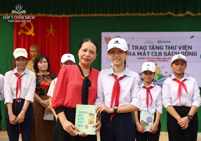 Trao tặng sách trên quê hương danh nhân văn hóa Vũ Diệm - Ảnh 12. Trao tặng sách trên quê hương danh nhân văn hóa Vũ Diệm - Ảnh 12.