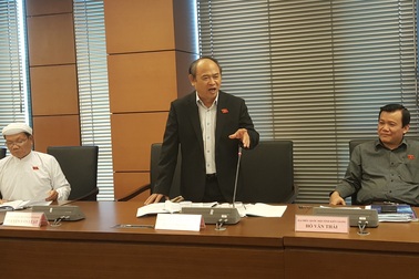 Chuyện cơ mật mà thư ký, lái xe, quán trà đá vỉa hè đều biết (!?)