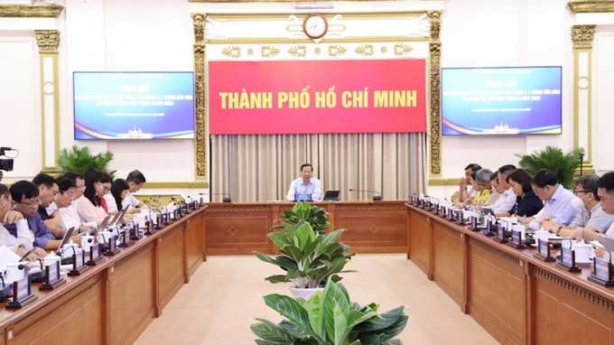 Chủ tịch UBND TP.HCM Phan Văn Mãi chủ trì phiên họp.
