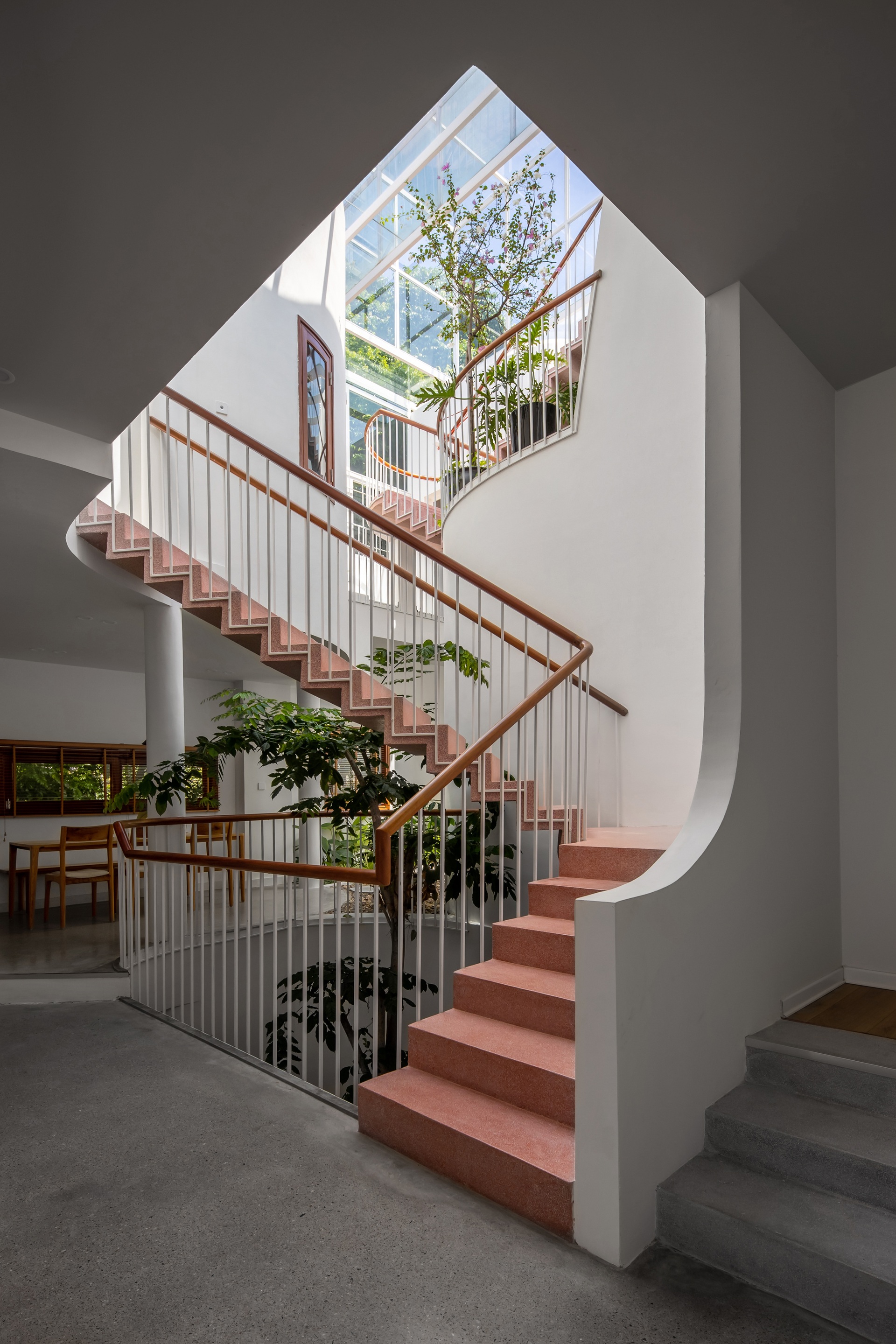 Bất ngờ với bên trong của ngôi nhà trông như cái hộp ở Phủ Lý - 8 Bất ngờ với bên trong của ngôi nhà trông như cái hộp ở Phủ Lý - 8