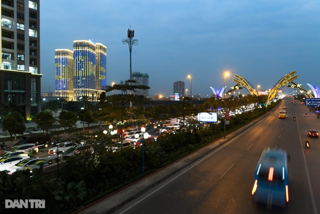 Hàng nghìn ôtô chôn chân tại cầu Nhật Tân ngày cuối kỳ nghỉ lễ - 13 Hàng nghìn ôtô chôn chân tại cầu Nhật Tân ngày cuối kỳ nghỉ lễ - 13