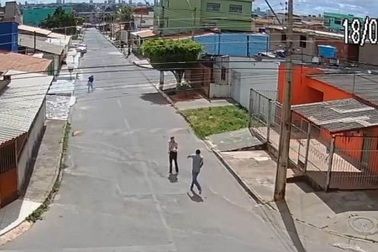 Nữ sinh tay không đánh cướp có vũ trang