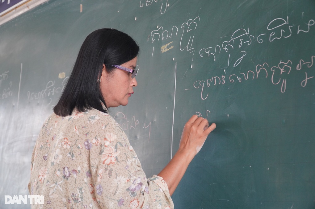 Chuyện cô giáo phải dạy không sách giáo khoa, tự dự giờ tiết dạy của mình - 4