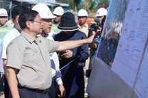 Thủ tướng khảo sát một số dự án đường bộ trọng điểm tại Đồng Tháp