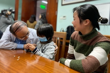 Vì sao con bạn bị thấp lùn?