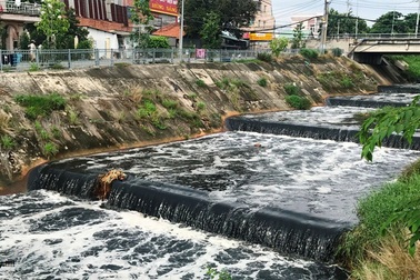 Bình Dương xả thải, TPHCM... “hưởng”