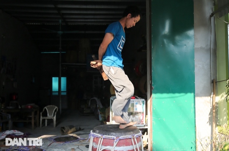 Về nơi làm chiếc trống to nhất Việt Nam, cả làng đục đẽo từ sáng đến đêm - 9 Về nơi làm chiếc trống to nhất Việt Nam, cả làng đục đẽo từ sáng đến đêm - 9