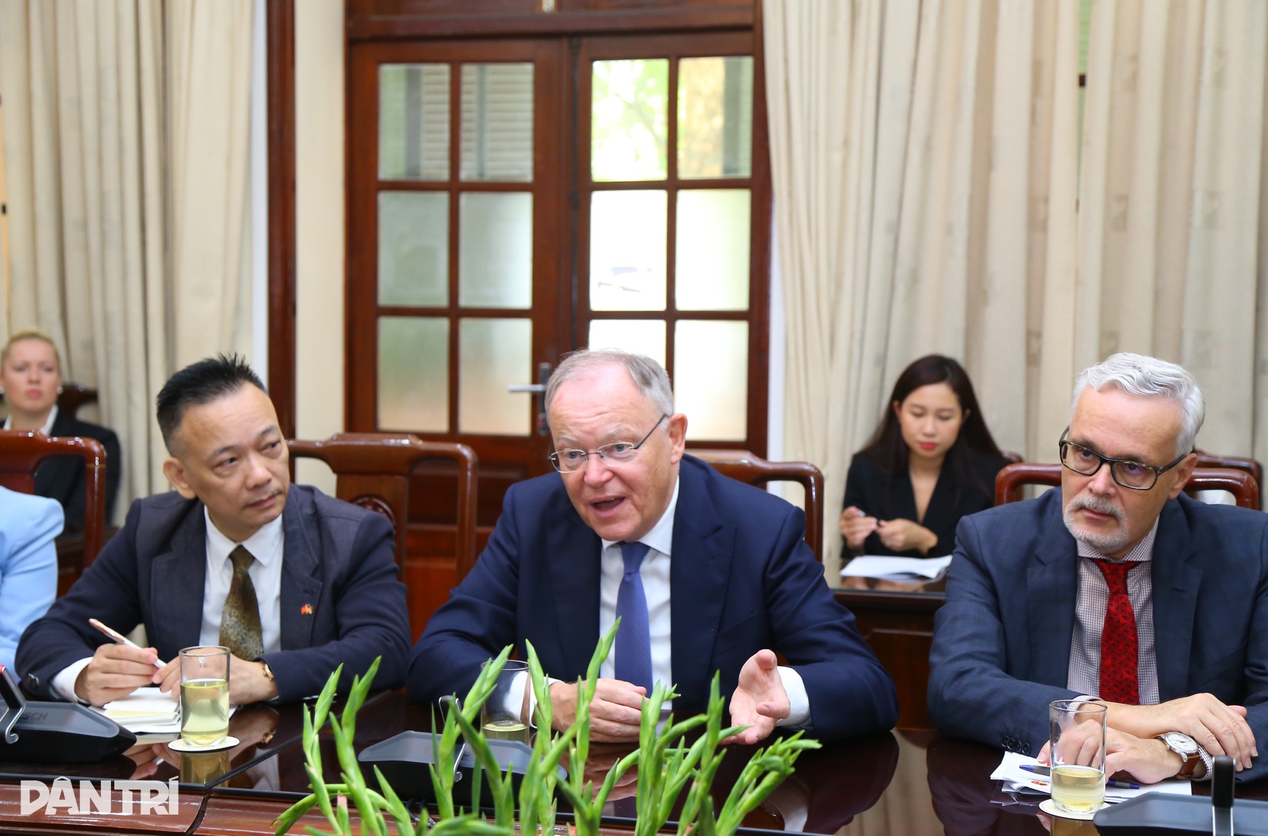 ប្រាក់ខែរហូតដល់រាប់រយលានក្នុងមួយខែ ហេតុអ្វីបានជាចំនួនពលករទៅប្រទេសអាល្លឺម៉ង់នៅមានកម្រិត? - ៣ Lương tới trăm triệu mỗi tháng, sao lao động đi Đức vẫn hạn chế? - 3