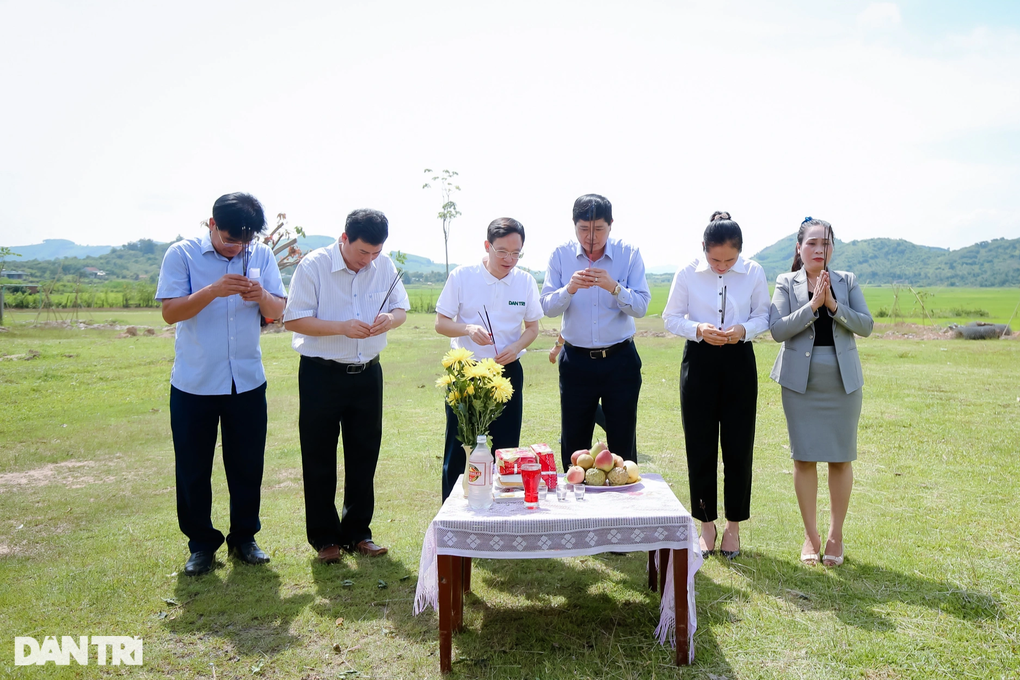 Khởi công xây dựng điểm trường Dân trí giúp học sinh nghèo tại Đắk Lắk - 6 Khởi công xây dựng điểm trường Dân trí giúp học sinh nghèo tại Đắk Lắk - 6