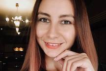 Mải tạo dáng bên vách đá, cô gái rơi từ độ cao 9 m xuống biển tử vong