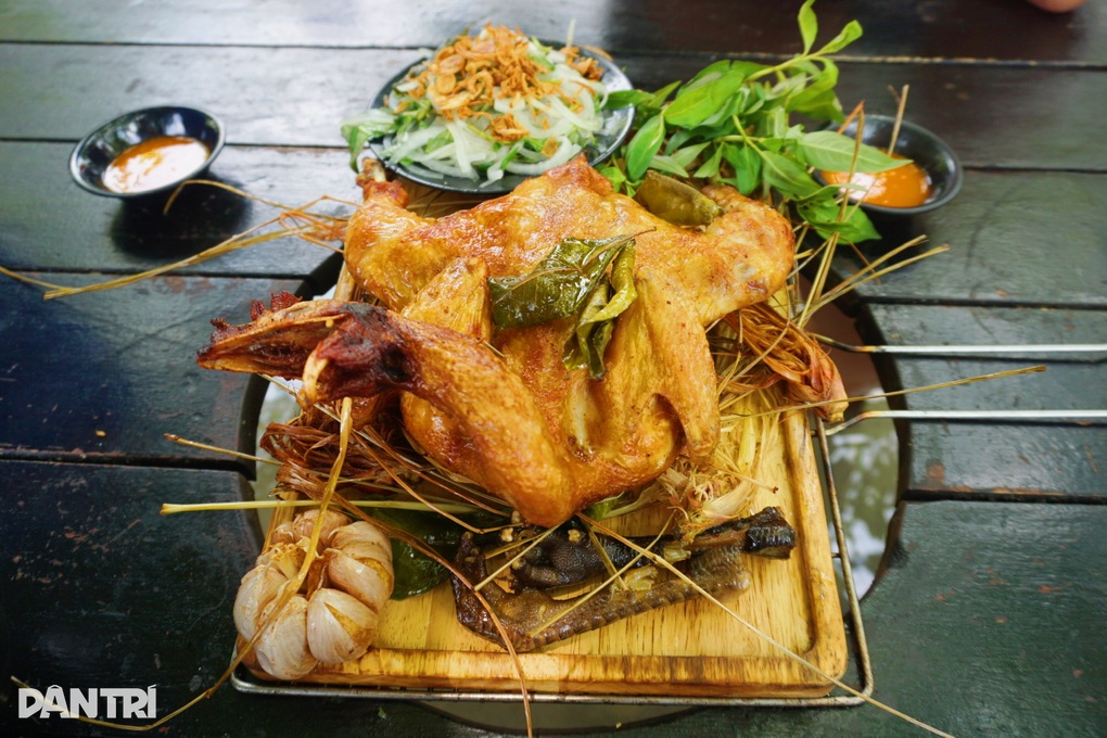 Quán ăn ngập lụt ở TPHCM gây tranh cãi: Khách sợ nước dơ, chủ quán nói gì? - 4 Quán ăn ngập lụt ở TPHCM gây tranh cãi: Khách sợ nước dơ, chủ quán nói gì? - 4