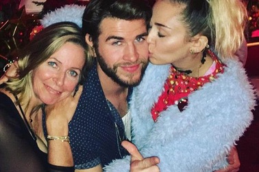 Giáng sinh hạnh phúc của Miley Cyrus bên bạn trai