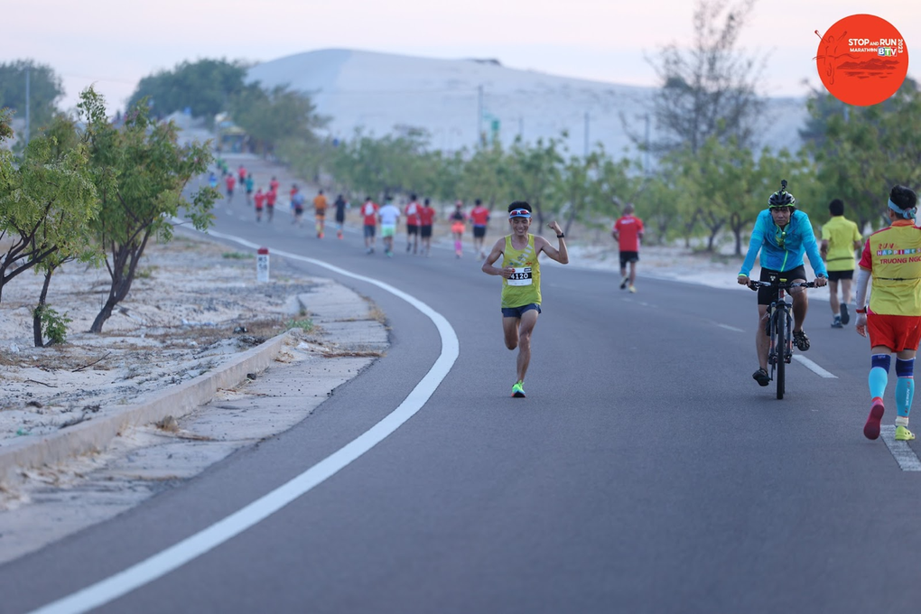 Viên xương khớp Khương Thảo Đan Gold đồng hành cùng giải marathon Bình Thuận 2023 - 2 Viên xương khớp Khương Thảo Đan Gold đồng hành cùng giải marathon Bình Thuận 2023 - 2