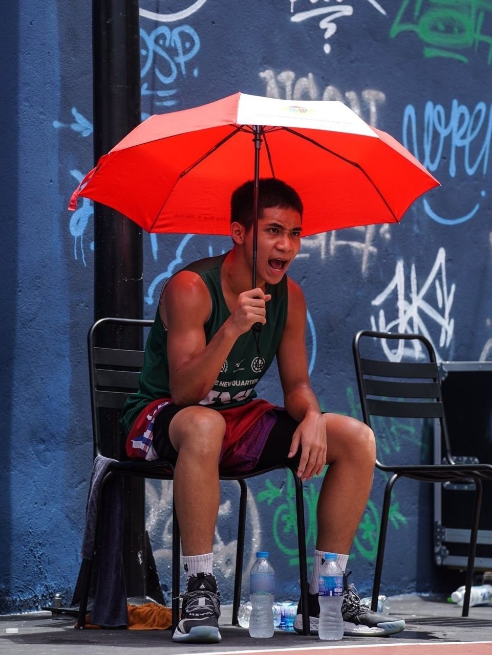 Un elev de 16 ani, cu o înălțime de 1,78 m, provoacă agitație la turneul studențesc de baschet din Hanoi - 2 Nam sinh 16 tuổi cao 1,78m gây sốt tại giải bóng rổ học sinh Hà Nội - 2