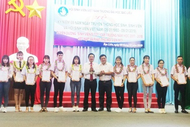 Trường ĐH Bạc Liêu tuyên dương 38 sinh viên đạt danh hiệu 5 tốt