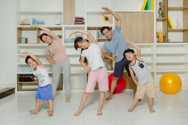 Đốn tim với loạt ảnh năng động của gia đình sao Việt